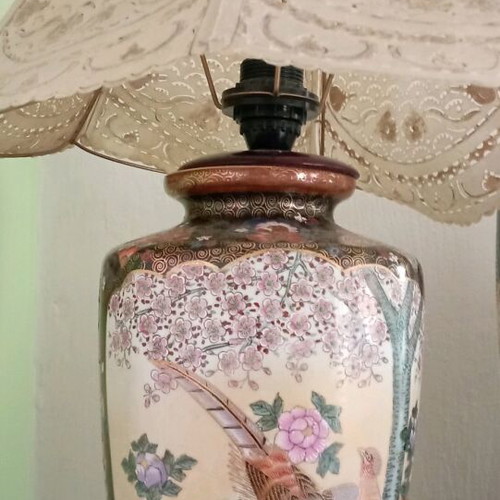 Satsuma table lamp like new with Japanese design
