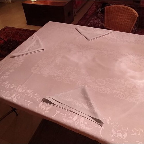 Vintage damask tablecloth set with 6 used napkins