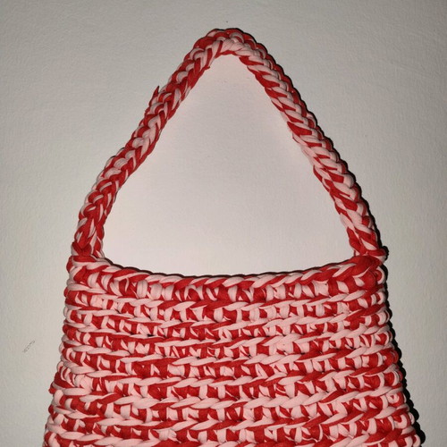 Crochet shoulder bag made of mako yarn pink-red new
