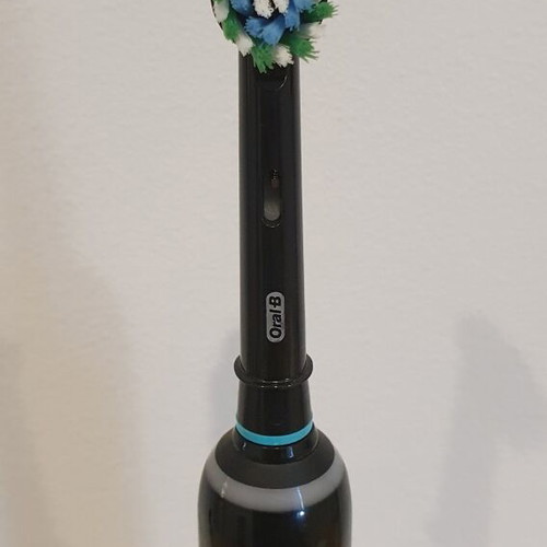 Oral-B Pro 3 3000 electric toothbrush new without charger