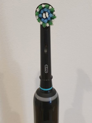 Oral-B Pro 3 3000 electric toothbrush new without charger