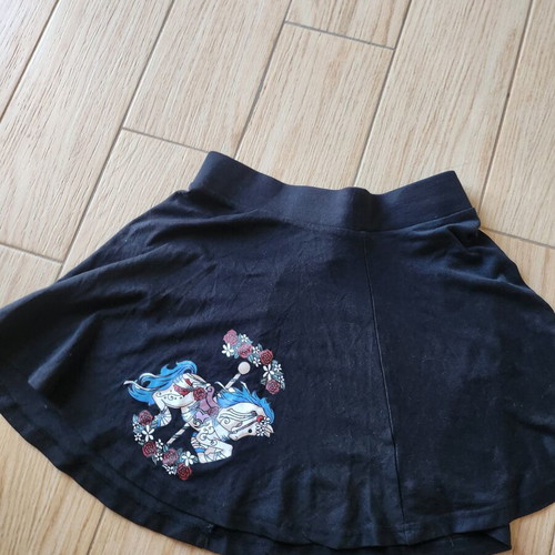 Cotton short skirt with carousel horse print, like new, black, size M
