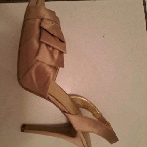 Nine West high heel sandal used, size 40, satin champagne color