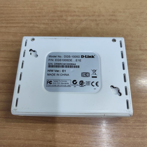 D-Link DGS-1005D Gigabit Switch 5 Ports used