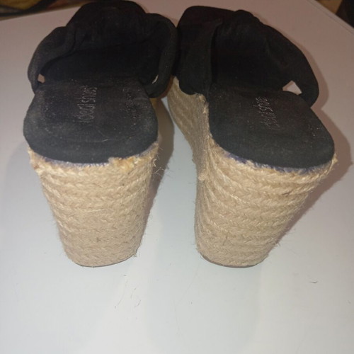 Ideal Shoes platform sandals size 38 black like new