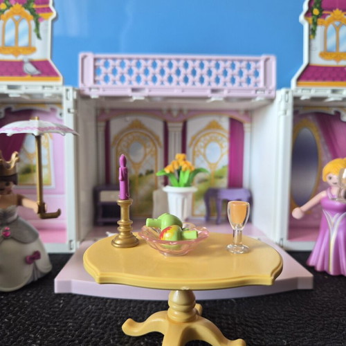 Playmobil Game Box "Πριγκιπικό Παλάτι" used with accessories