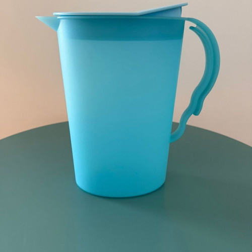 Tupperware plastic pitcher 2.1 liters new, blue