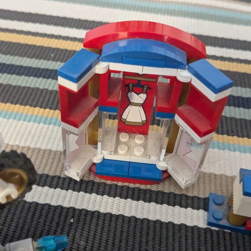 LEGO DC Super Hero Girls 41235 Wonder Woman Dorm Retired