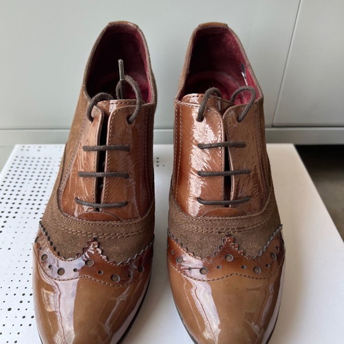 Hispanitas brown pumps used with laces, 8 cm heel