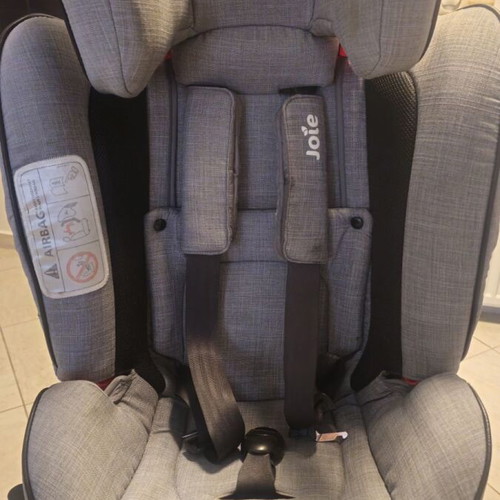 Joie Stages car seat with Isofix base like new