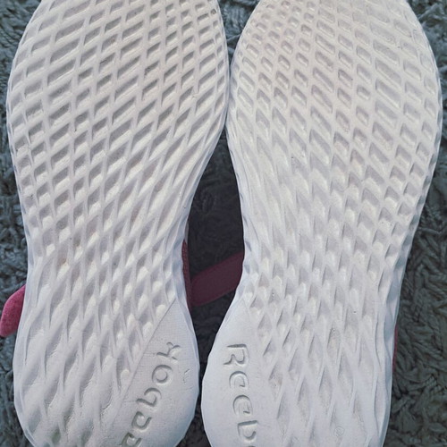 Reebok sport shoes size 34 used, pink