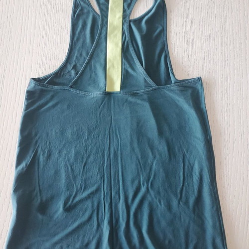 Oysho athletic top used, size M, green