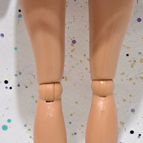 Barbie Fashionistas Cutie 2010 #T3324 used with flaws