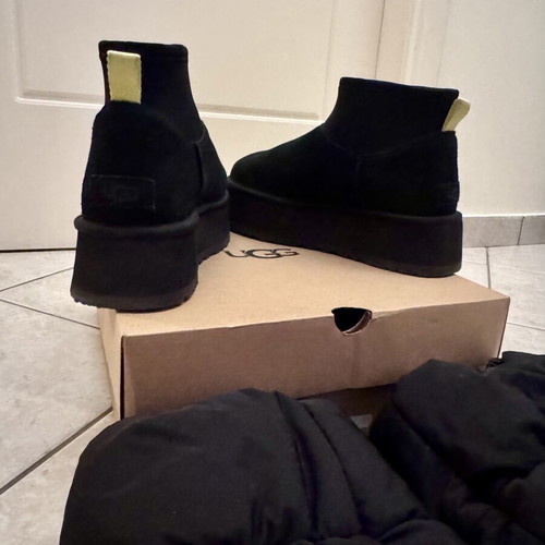 Ugg Classic Mini Platform Puffer Boots like new, black, EU 41