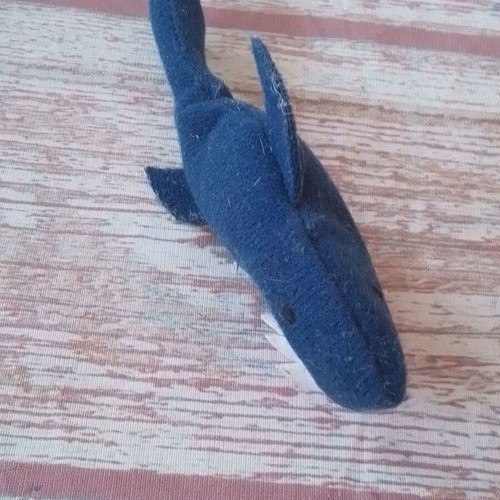Finger puppet shark used, length 13 cm