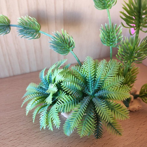 Artificial aquarium plant like new, 14 cm tall with base