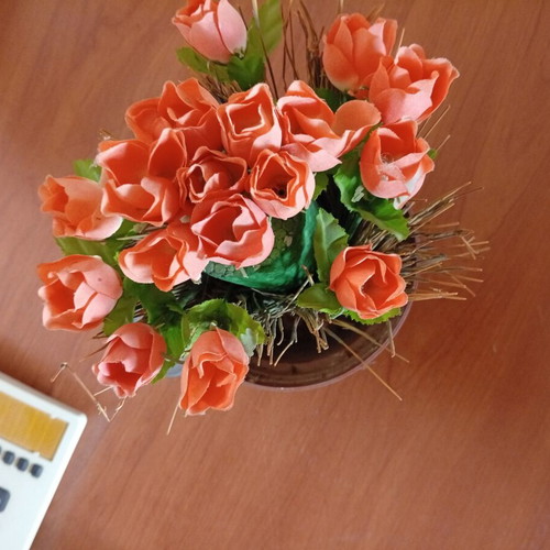 Flower pot with artificial flowers new condition