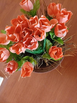 Flower pot with artificial flowers new condition