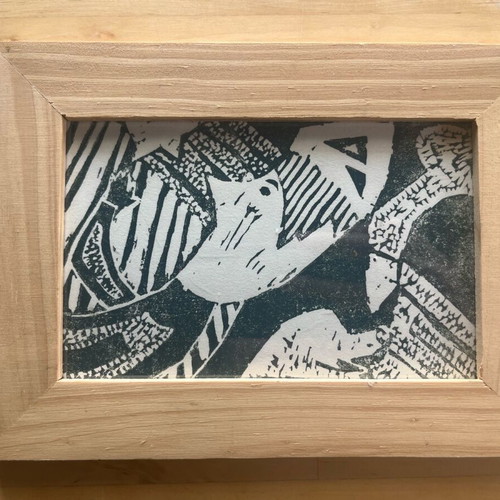 Set of small wooden frames with engravings like new