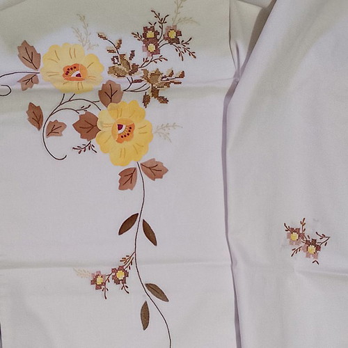 Tablecloth with appliqué flowers and embroidery 180x130 cm with 6 food napkins new