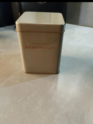 Jysk food storage box like new