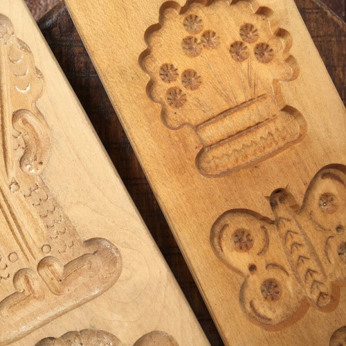 Wooden Retro Biscuit Mold hand engraved like new