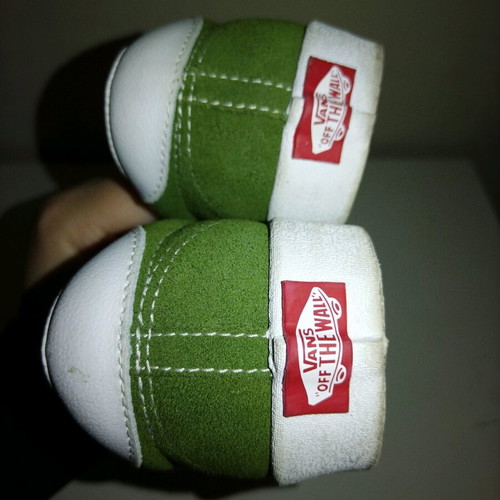 Vans green athletic shoes like new, size 39.5