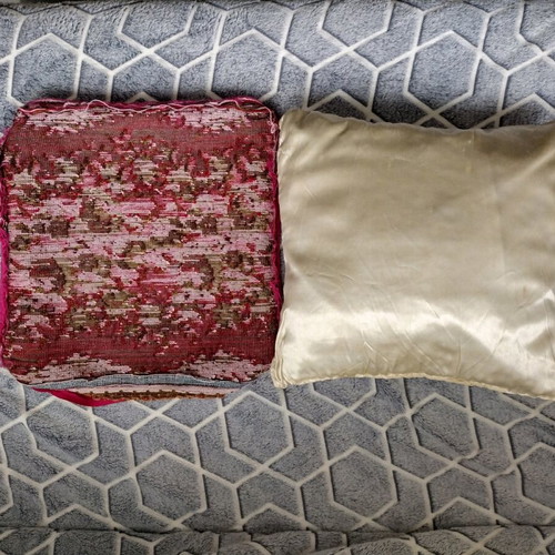 Antique pillow used, tapestry 30x30cm with satin back and gold wire
