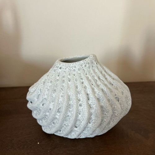 H&M vase new, white, dimensions 16x16