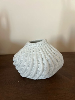H&M vase new, white, dimensions 16x16