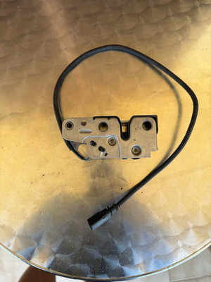 Volkswagen Golf 6 GTI Hood Lock used