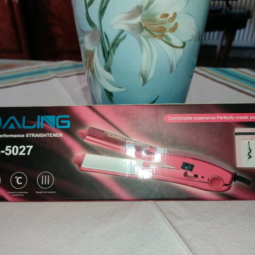 Daling DL-5027 hair straightener new in box