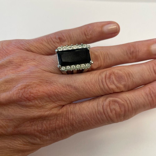 Statement ring with black stone and strass like new