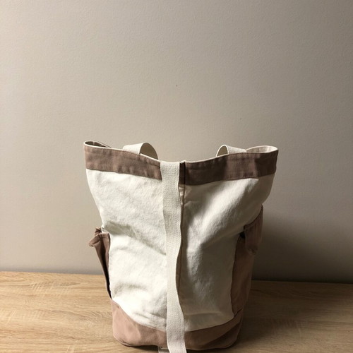 Canvas beach bag used, shoulder carry