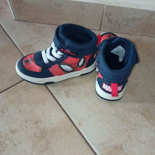 Marvel boys' blue boot size 25 like new
