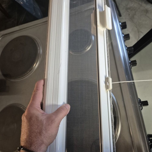 Automatic Aluminum Vertical Rolling Screen 75x79 cm, like new, white electrostatic paint