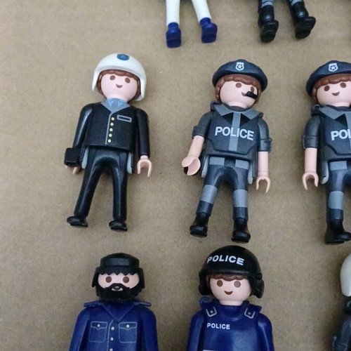 Playmobil police figures pack of 11, like new, K12