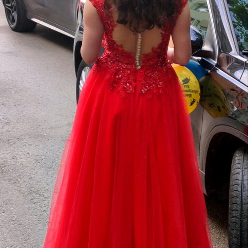 Red ball gown dress like new, size M, tulle