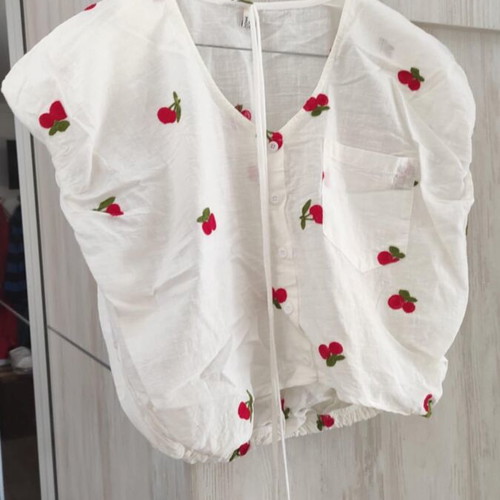 Women's cropped shirt with embroidered cherries like new, one size, white