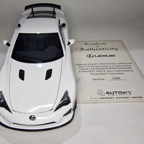 Autoart Signature Lexus LFA Nurburgring Package 1:18 scale model new