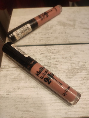 Matte liquid lipstick nude in excellent condition