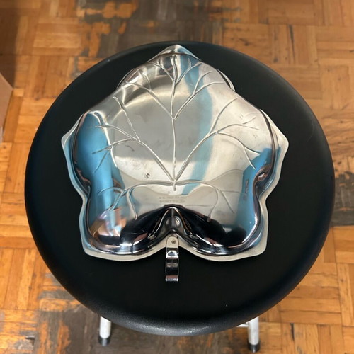 Serving dish for nuts like new