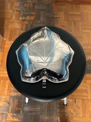 Serving dish for nuts like new