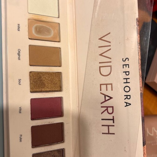 Sephora Vivid Earth Eyeshadow Palette used, earthy tones