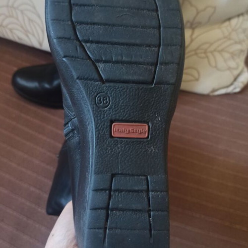 Women's winter boots used, natural leather and fur, size 38, black
