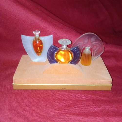 Lalique Les Flacons Miniature Perfume Set like new, 3 bottles