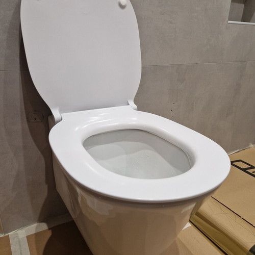 Connect Air Aquablade Toilet Bowl with Soft Close Seat Ideal Standard like new