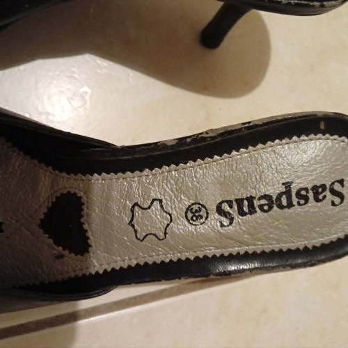 Saspens black leather mules with heart buckle, size 38