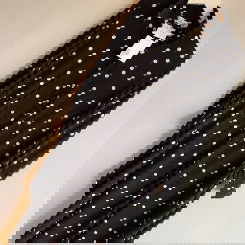 Рокля Paris Atelier & Other Stories черна на точки нова с етикет