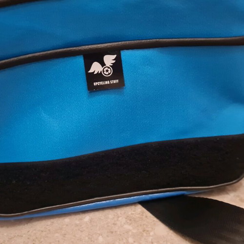 Crossbody bag like new, blue multicolor, with multiple pockets